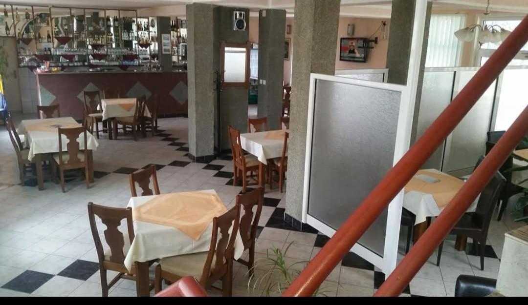 Motel Taraモイコヴァツ エクステリア 写真